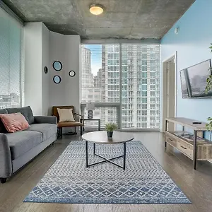 lavish-2br-apt-in-uptown-high-rise-w-balcony.1sthotelscharlotte.com/